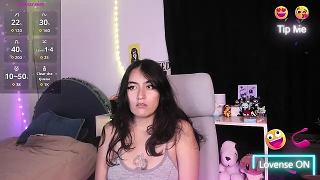 namiiwhite online show from November 6, 2025, 2:23 am