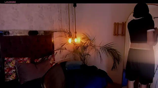 Snapshot of mysterius_boy chatting on December 21, 2025, 8:27 pm mysterius boy online show from December 21, 2025, 8:27 pm