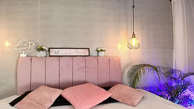 im sofii18 online show from October 10, 2025, 7:46 pm