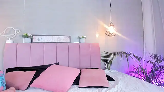 im sofii18 online show from October 22, 2025, 7:46 pm