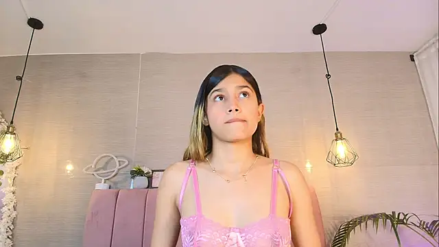 im sofii18 online show from November 7, 2025, 7:14 pm