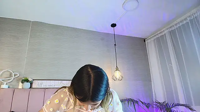 im sofii18 online show from November 11, 2025, 6:41 pm