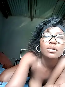 AngelaZamera online show from November 12, 2025, 9:21 am