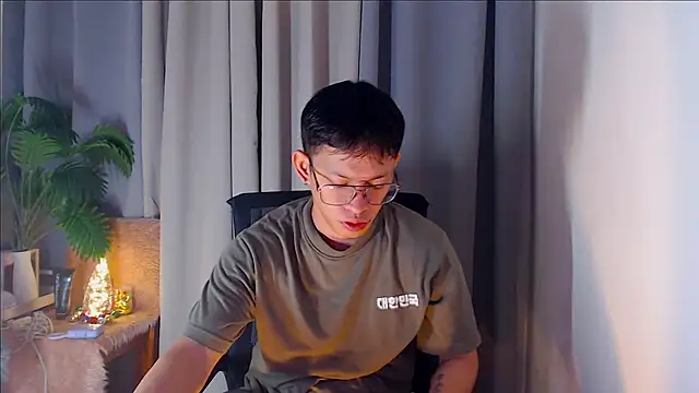 pinkcock froi2305 online show from October 6, 2025, 1:03 am