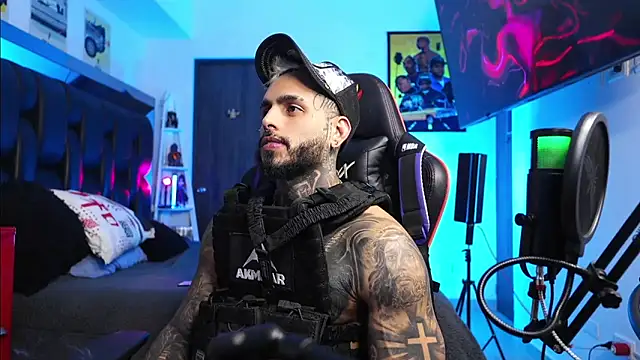 logan hugh8 online show from February 20, 2026, 11:38 pm