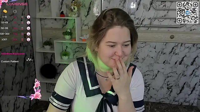 HelenHartt online show from November 4, 2025, 6:01 am