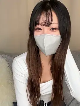 emiiiii1001 online show from November 21, 2025, 2:10 am