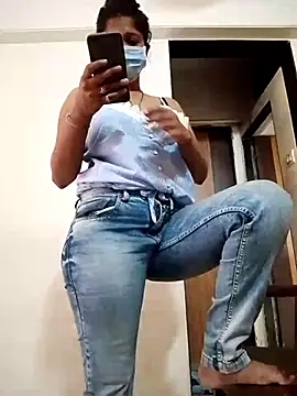 Snapshot of Love_Foreverr12 chatting on October 25, 2025, 9:06 am Love Foreverr12 online show from October 25, 2025, 9:06 am