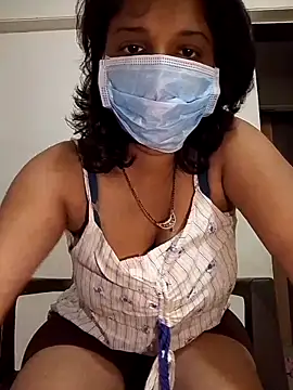 Snapshot of Love_Foreverr12 chatting on November 6, 2025, 10:05 am Love Foreverr12 online show from November 6, 2025, 10:05 am