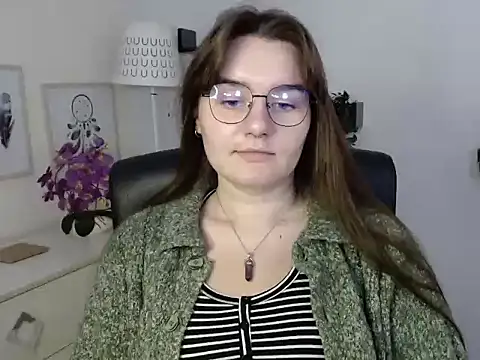 Snapshot of Julie_Diamond chatting on September 15, 2025, 12:38 pm Julie Diamond online show from September 15, 2025, 12:38 pm