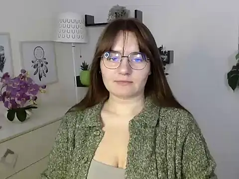Snapshot of Julie_Diamond chatting on October 8, 2025, 12:36 pm Julie Diamond online show from October 8, 2025, 12:36 pm