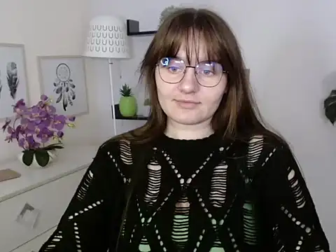 Snapshot of Julie_Diamond chatting on October 15, 2025, 1:22 pm Julie Diamond online show from October 15, 2025, 1:22 pm