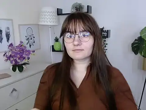 Snapshot of Julie_Diamond chatting on October 16, 2025, 12:28 pm Julie Diamond online show from October 16, 2025, 12:28 pm