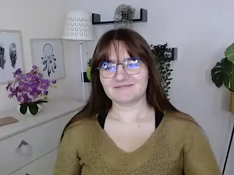 Snapshot of Julie_Diamond chatting on October 17, 2025, 12:30 pm Julie Diamond online show from October 17, 2025, 12:30 pm