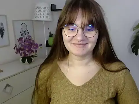 Snapshot of Julie_Diamond chatting on November 10, 2025, 1:43 pm Julie Diamond online show from November 10, 2025, 1:43 pm