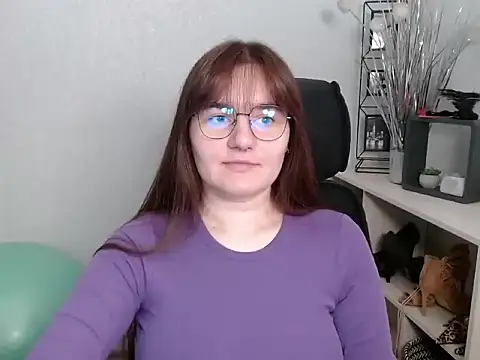 Snapshot of Julie_Diamond chatting on November 14, 2025, 1:43 pm Julie Diamond online show from November 14, 2025, 1:43 pm