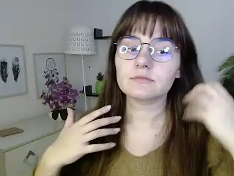 Snapshot of Julie_Diamond chatting on November 19, 2025, 1:44 pm Julie Diamond online show from November 19, 2025, 1:44 pm