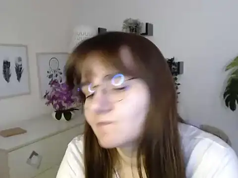 Snapshot of Julie_Diamond chatting on November 20, 2025, 1:33 pm Julie Diamond online show from November 20, 2025, 1:33 pm