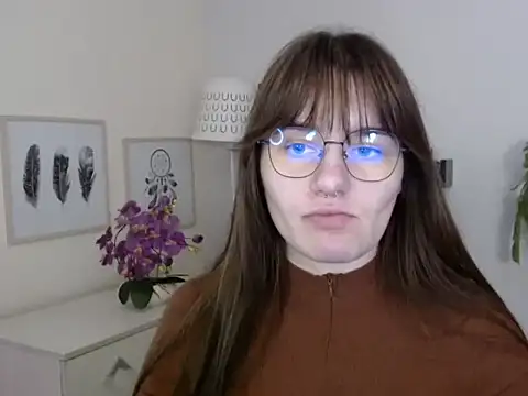 Snapshot of Julie_Diamond chatting on December 1, 2025, 5:18 pm Julie Diamond online show from December 1, 2025, 5:18 pm