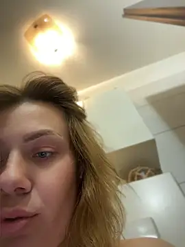 emmasweett11 online show from April 12, 2026, 8:14 pm