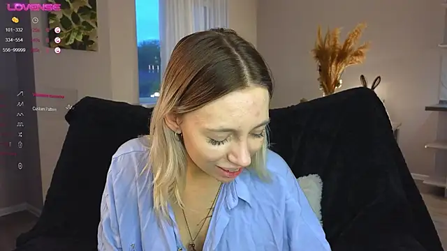 NyxaThorn online show from October 11, 2025, 2:37 pm