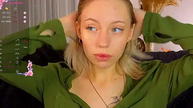 NyxaThorn online show from November 7, 2025, 2:39 pm