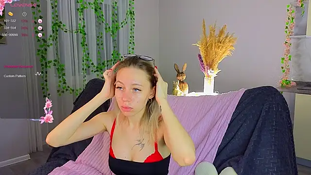 NyxaThorn online show from December 16, 2025, 2:33 pm