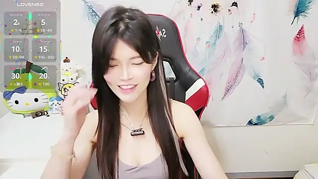 Alina10932 online show from November 11, 2025, 9:31 am