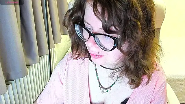 MilisaSweet777 online show from October 6, 2025, 7:11 pm