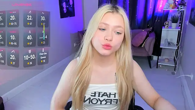 Snapshot of Millie_Vanillies chatting on October 7, 2025, 1:41 pm Millie Vanillies online show from October 7, 2025, 1:41 pm