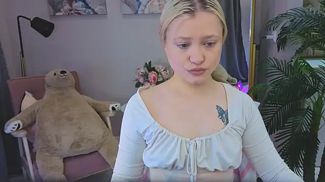 Snapshot of Millie_Vanillies chatting on October 12, 2025, 3:22 pm Millie Vanillies online show from October 12, 2025, 3:22 pm