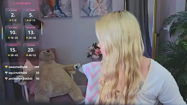 Snapshot of Millie_Vanillies chatting on October 13, 2025, 4:12 am Millie Vanillies online show from October 13, 2025, 4:12 am