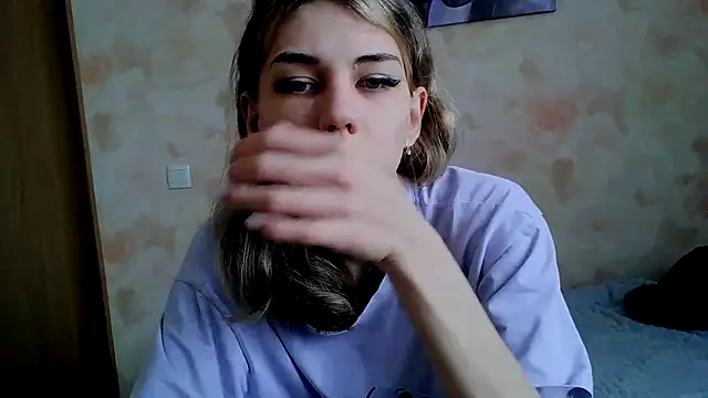 Crazy Empresis online show from April 20, 2026, 5:10 am