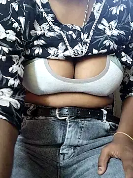 Snapshot of Laxmi_89 chatting on October 28, 2025, 3:21 am Laxmi 89 online show from October 28, 2025, 3:21 am