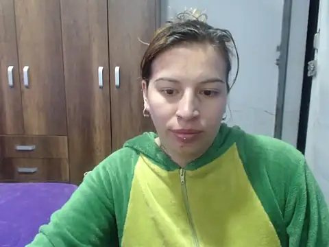 cloequeen15 online show from October 14, 2025, 3:13 pm