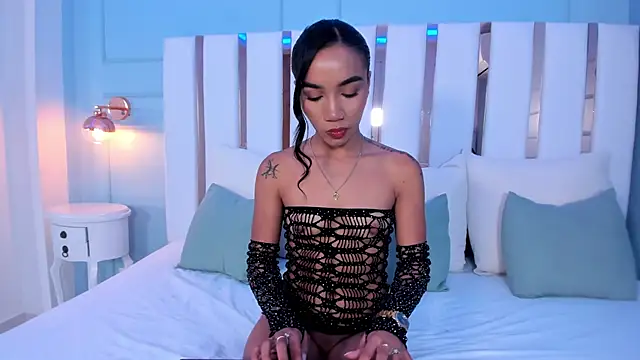 Snapshot of AriaHart_Oficial chatting on October 7, 2025, 12:24 pm AriaHart Oficial online show from October 7, 2025, 12:24 pm