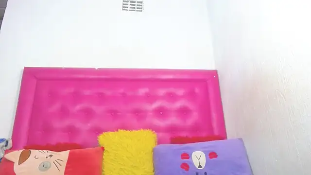 LoloQueen5 online show from April 4, 2026, 8:17 pm