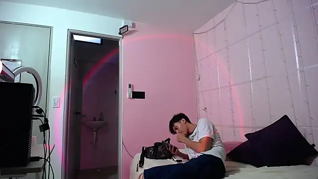 Justin gray  online show from October 3, 2025, 8:39 pm