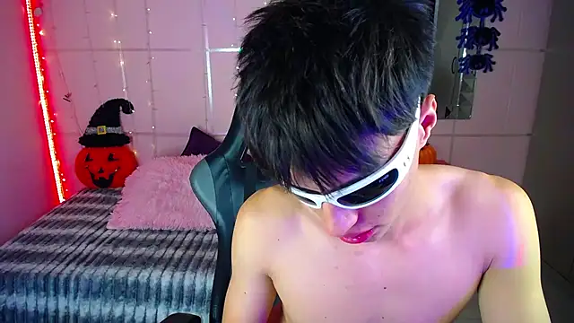 Justin gray  online show from October 22, 2025, 9:25 pm