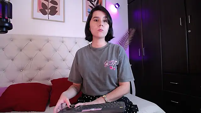 barbyehot online show from December 14, 2025, 1:33 am