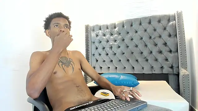 Snapshot of nero_reyd chatting on June 6, 2026, 8:35 pm nero reyd online show from June 6, 2026, 8:35 pm