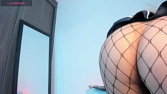 Snapshot of Noami_Rose chatting on February 2, 2026, 10:52 pm Noami Rose online show from February 2, 2026, 10:52 pm