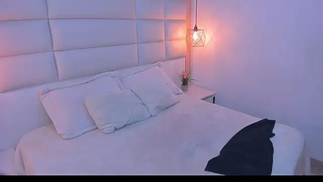 Salome Smitth 1 online show from April 8, 2026, 8:42 pm