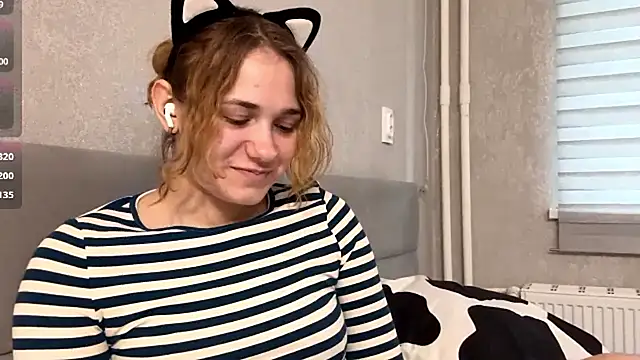 SunPunnyGirl online show from September 22, 2025, 6:04 am