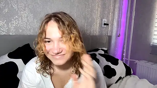 SunPunnyGirl online show from September 30, 2025, 7:46 am