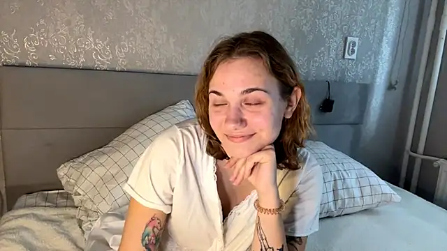 SunPunnyGirl online show from October 13, 2025, 8:14 am