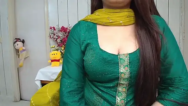 Snapshot of ruby100 chatting on February 6, 2026, 11:41 pm ruby100 online show from February 6, 2026, 11:41 pm