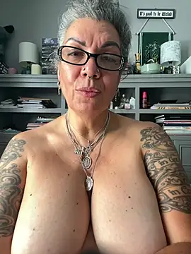 dieseldame1313 online show from July 16, 2026, 1:50 pm