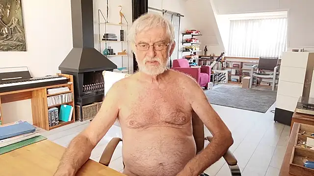Snapshot of ewaldwillems99 chatting on July 8, 2026, 3:38 pm ewaldwillems99 online show from July 8, 2026, 3:38 pm