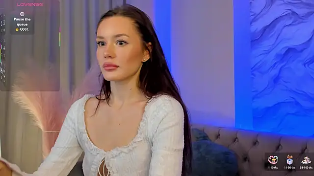 Aria Mila online show from November 10, 2025, 11:20 am